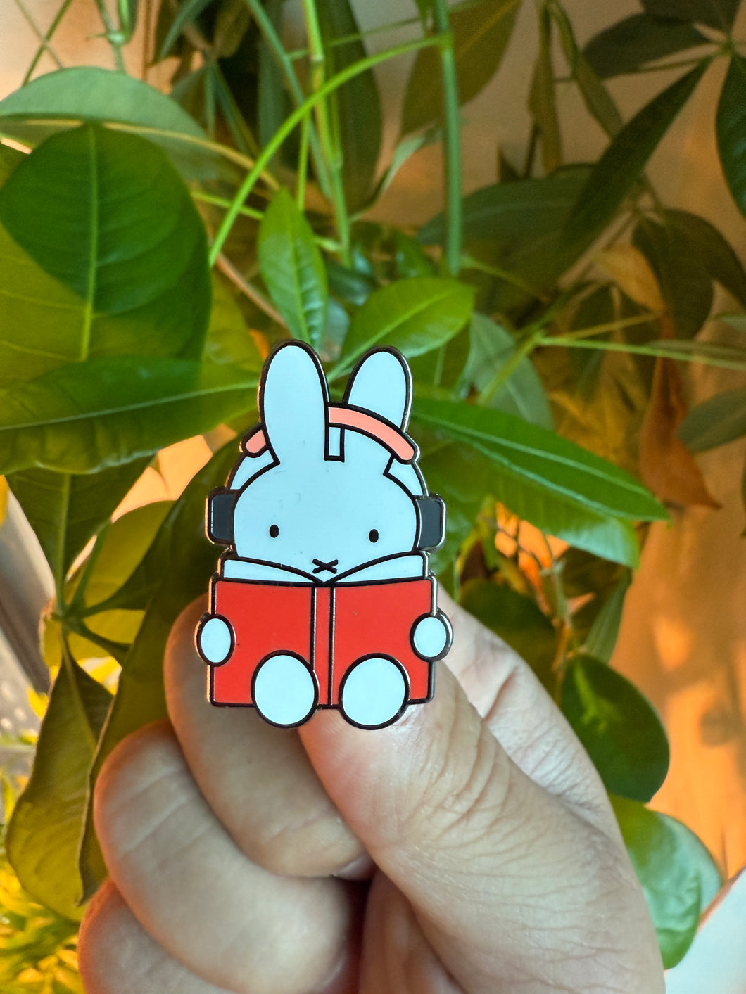 *Miffy Reading Hard Enamel